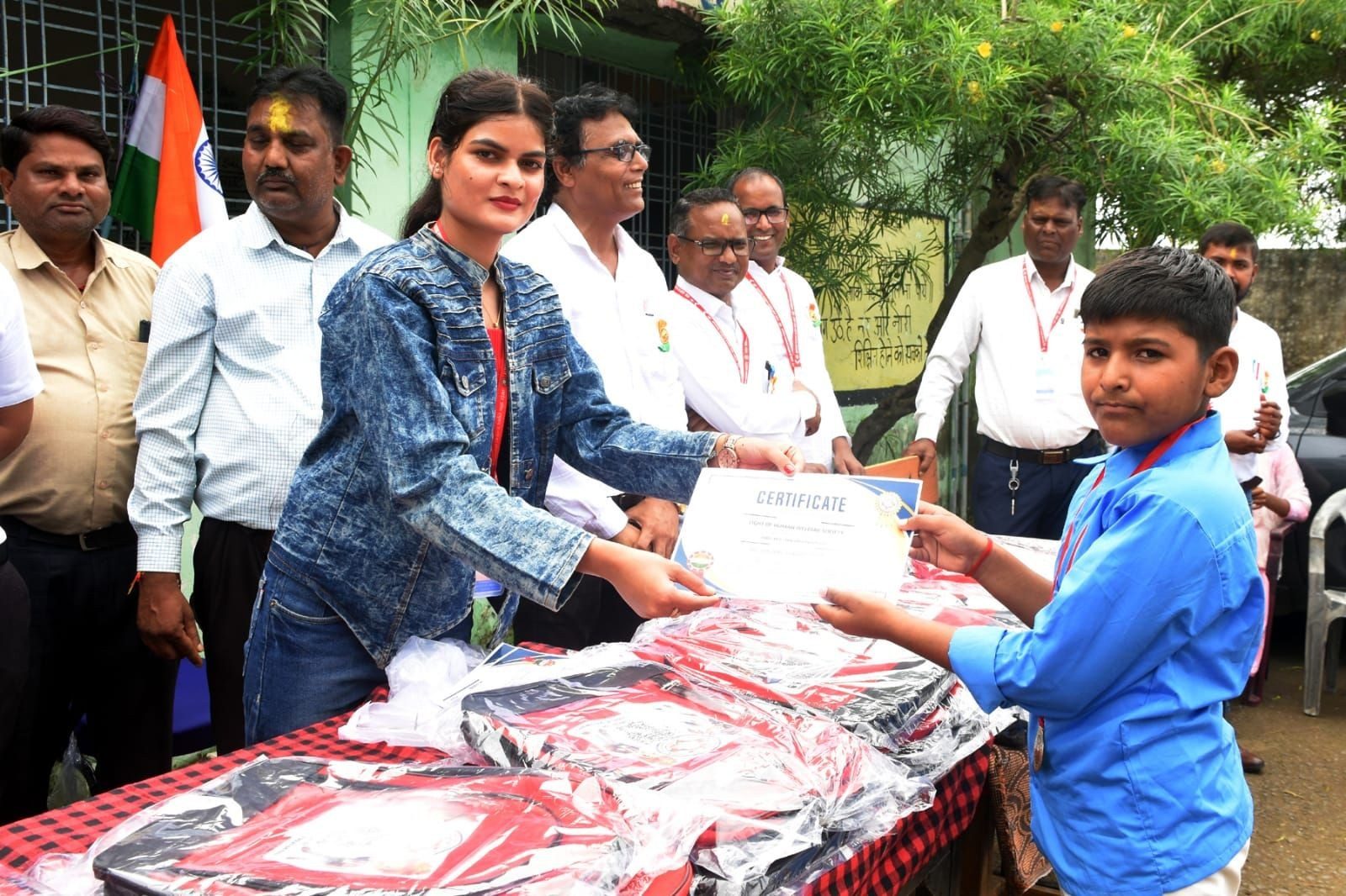 LOHWS volunteers distributing school kits to children in Jabalpur